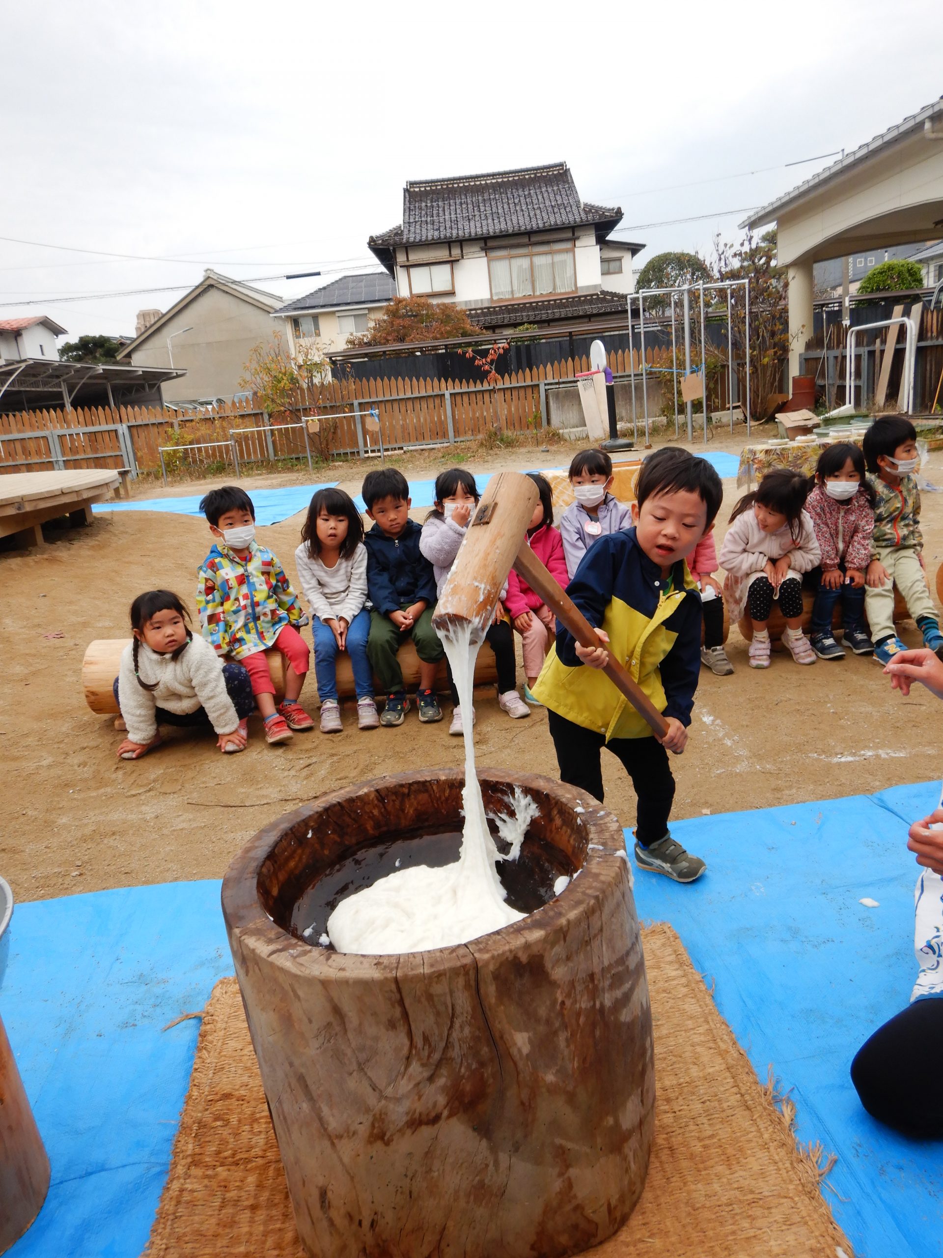 もちつきをしたよ！（全園児）