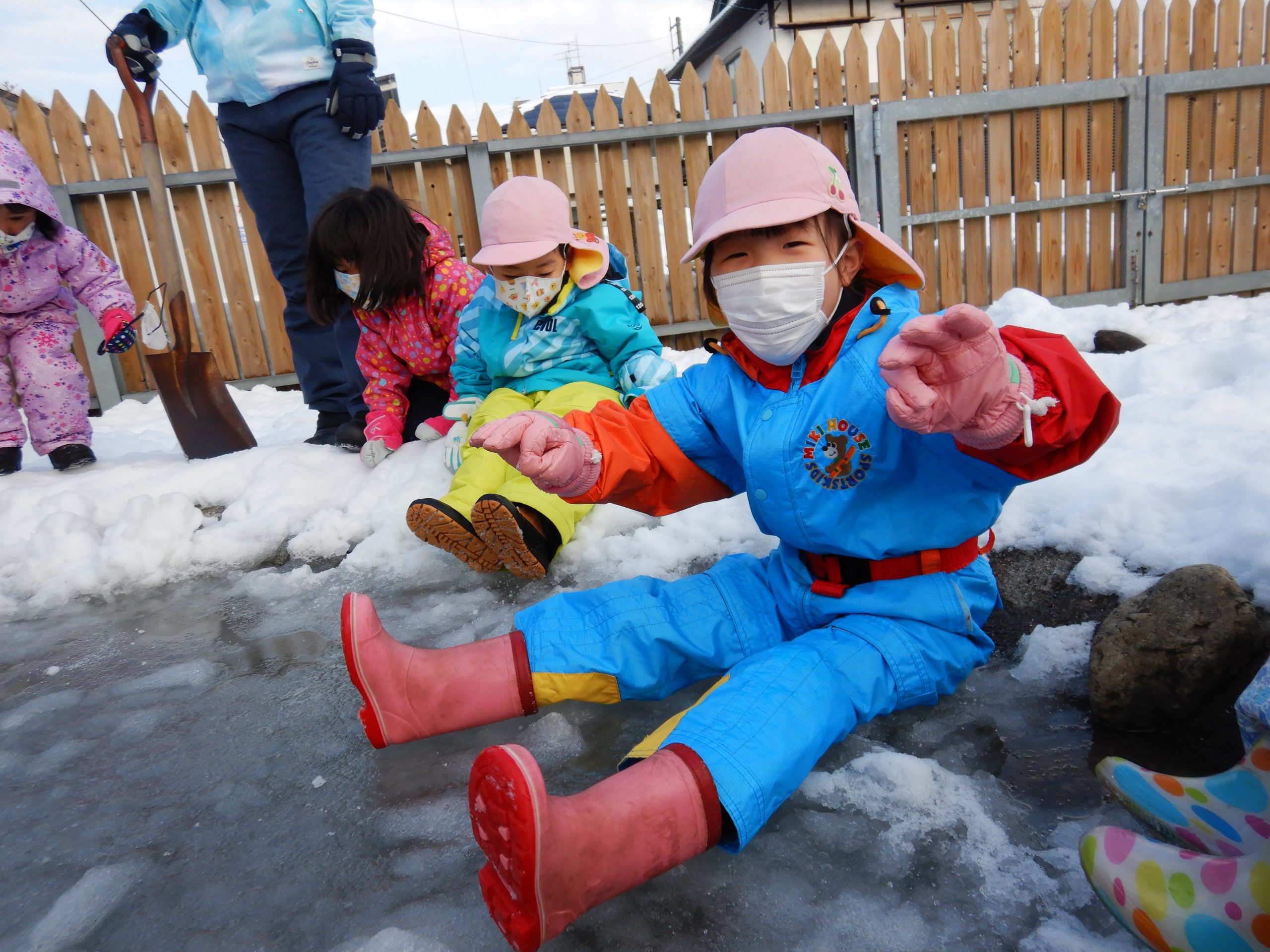 おいけのうえにのれちゃった～！！！　　　～年少組～