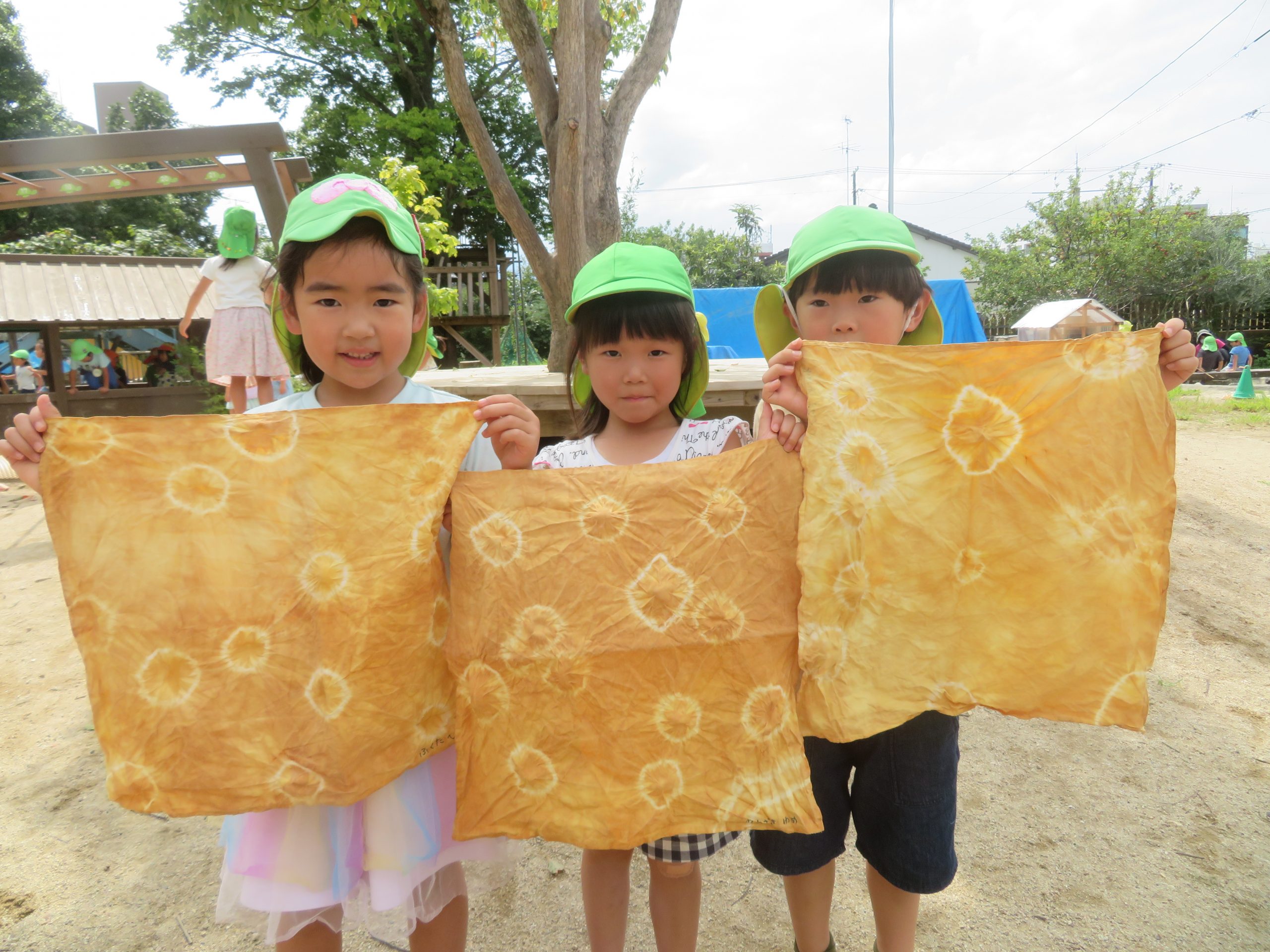 玉ねぎ染め　～年長組～
